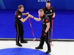 Brad Jacobs apresenta desempenho de embreagem na vitória do curling do Canadá nas Olimpíadas