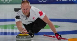 A equipe canadense Brad Jacobs venceu a China e melhorou para 4 a 1 nas Olimpíadas de Inverno
