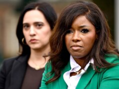 Crockett critica a ‘esquerda’ por suposto escurecimento da pele em anúncios enquanto o confronto no Senado do Texas esquenta