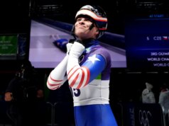 O atleta olímpico militar dos EUA compartilha o amor pelo país e pelos colegas americanos competindo em Milão Cortina