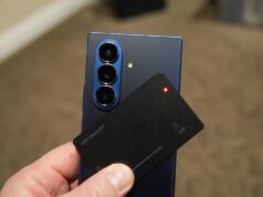 Este rastreador de cartão semelhante ao AirTag é minha melhor escolha para usuários de Android e iOS – e é recarregável