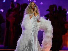 O ato olímpico de Carey levanta questões sobre possível sincronização labial e teleprompter