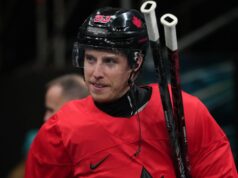 Como os jogadores da NHL se sentem ao serem forçados a usar protetores de pescoço nas Olimpíadas de Inverno