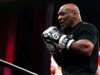 O grande boxeador Mike Tyson discute a recuperação da saúde, o passado da junk meals e o relacionamento com Trump