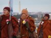 Através de tempestades de inverno e ferimentos, monges budistas terminam a ‘Caminhada pela Paz’ de 3.700 quilômetros até Washington, DC