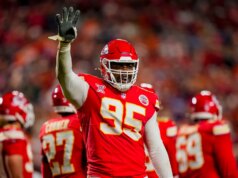 O companheiro de equipe de Travis Kelce responde à afirmação que os Chiefs deveriam se separar do tight finish