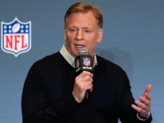 O comissário da NFL, Roger Goodell, enfrenta várias perguntas sobre os e-mails do coproprietário do Giants com Jeffrey Epstein