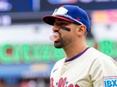 Phillies quer transferir Nick Castellanos antes do primeiro treino com o time completo