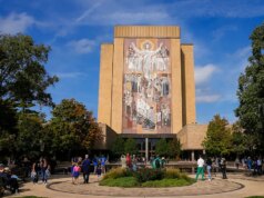 Contratação de defensora do aborto pela Notre Dame para liderar centro faz com que funcionários cortem laços com a universidade