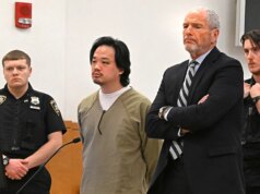 Meninas da escola preparatória de elite ameaçadas de ‘explosão de pornografia de vingança’ enquanto os pais desembolsam US $ 63 mil por ano para frequentar