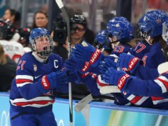 Hilary Knight faz história olímpica com um gol dramático de empate que rendeu o ouro para a equipe dos EUA