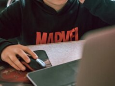 Companheiros de IA estão remodelando os laços emocionais dos adolescentes