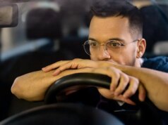 Os óculos para dirigir à noite funcionam? Um guia apoiado pela ciência para este inverno