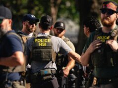 Dentro do Fórum de Segurança Interna, onde agentes do ICE falam merda sobre outros agentes