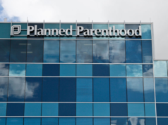 Deliberate Parenthood desiste do processo que contesta os cortes do Medicaid da administração Trump