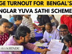 Jovens desempregados fazem fila em Calcutá para aproveitar o auxílio estatal de ₹ 1.500