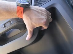 Veja como Rivian mudou a liberação handbook da porta traseira no R2