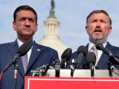 Massie e Khanna visitarão o DOJ para revisar arquivos não editados de Epstein