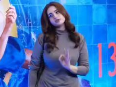 Ayesha Khan ensina paparazzi enquanto eles pedem que ela se vire para tirar fotos