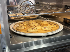 Sharp inventou uma nova tecnologia de cozimento de alta velocidade chamada ‘Aquecedor Dourado’