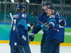 Finlândia usa recuperação tardia para surpreender a Suíça e chegar às semifinais