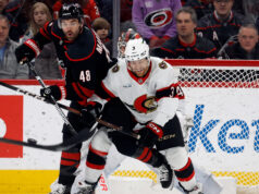 Staal marca a vitória no ultimate do jogo como os principais senadores do Hurricanes