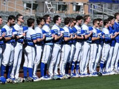 Jogador de beisebol universitário sofre terrível lesão na perna durante trote comemorativo de dwelling run
