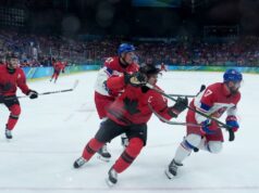 O capitão do Canadá, Sidney Crosby, sai das quartas de ultimate contra a Tcheca devido a lesão