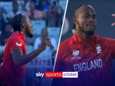 Que começo! Archer reivindica DOIS postigos em um!