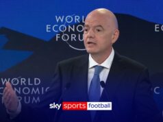 Infantino pede desculpas pela zombaria dos fãs britânicos e pede suspensão da proibição da Rússia