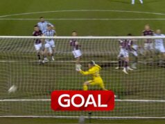 St Mirren ataca tarde para desferir um duro golpe nas esperanças de título do Hearts, de 10 jogadores