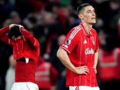 35 tiros, mas nenhum avanço! Dyche é demitido após Forest ser detido pelos Wolves