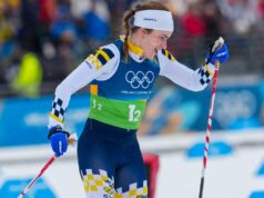 Esquiador cross-country sueco ajuda equipe de revezamento a ganhar prata depois de perder esqui no outono