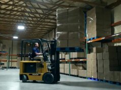 Proprietários de pequenas empresas lutam contra a chicotada das tarifas de Trump