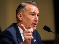 O legislador democrata compara agentes do ICE aos nazistas e à Gestapo durante acirrada audiência na Câmara sobre aplicação