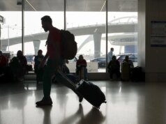 Mulher deve US$ 3.556 pelo cruzeiro que já pagou depois de ser vítima de um elaborado golpe de Zelle