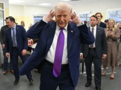 Trump afirma que Obama vazou informações confidenciais quando disse que os alienígenas são reais