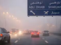Nevoeiro espesso desencadeia alertas vermelhos nos Emirados Árabes Unidos, motoristas instados a tomar cuidado