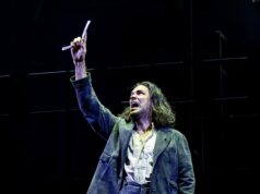 ‘Sweeney Todd’ de Jason Alexander e Stephen Sondheim prova ser uma ótima combinação em La Mirada