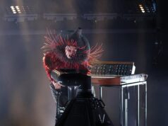 Woman Gaga sabe por que o pássaro enjaulado canta na apresentação de ‘Abracadabra’ no Grammy