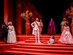 A complexa interpretação de Salieri por Jefferson Mays desencadeia um novo renascimento de ‘Amadeus’ no Pasadena Playhouse