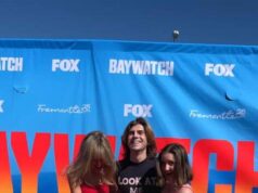 A chamada de elenco de ‘Baywatch’ traz de volta os anos 90 com testes presenciais, ternos vermelhos e corpos rasgados