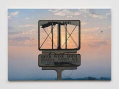 As Graffiti Towers de Los Angeles tornam-se símbolos miniaturizados de desperdício e negligência na impressionante exposição de Sayre Gomez na galeria