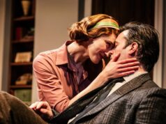 Sylvia Plath assombra ‘Sylvia Sylvia Sylvia’, um novo trabalho ambicioso, mas disforme, na Geffen Playhouse