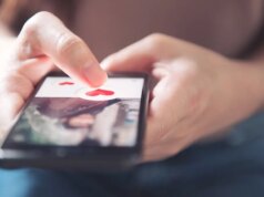 A polícia dos EUA incentiva a denunciar ex-namorados com mandados pendentes no Dia dos Namorados