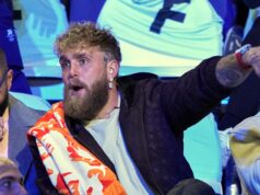 Jake Paul senta na segunda fila para assistir a noiva Jutta Leerdam na patinação de velocidade olímpica