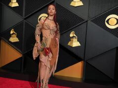Addison Rae, Olivia Dean e outras estrelas em ascensão ocupam espaço no tapete vermelho do Grammy