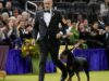 Doberman pinscher chamado Penny ganha o prêmio de melhor exposição na 150ª exposição anual de cães do Westminster Kennel Membership