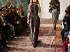 A coleção outono 2026 de Ralph Lauren é uma mistura de aventura romântica com toque metálico