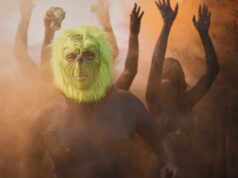 Carros alegóricos enormes, fantasias selvagens e festas de rua ininterruptas: o Carnaval do Brasil em fotos